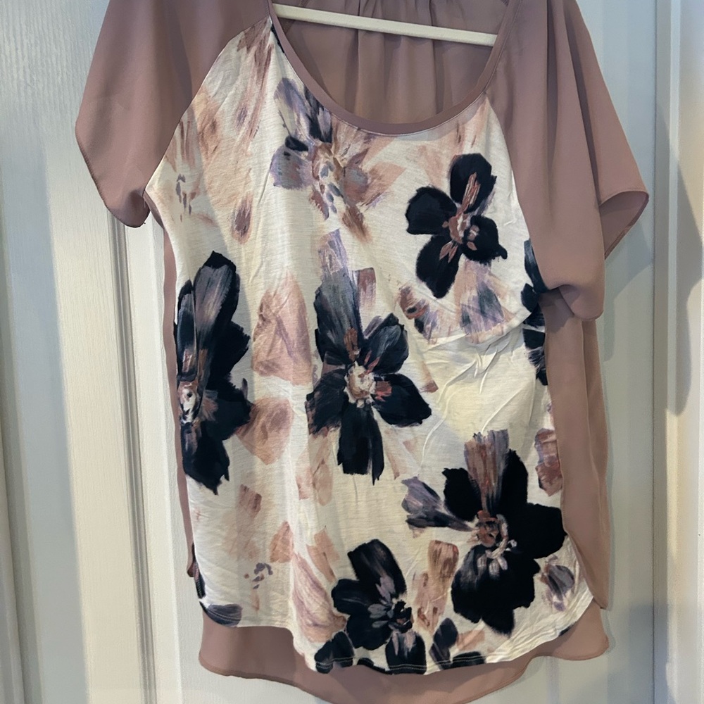 Simply Vera Vera Wang Mauve and Black Floral Blouse